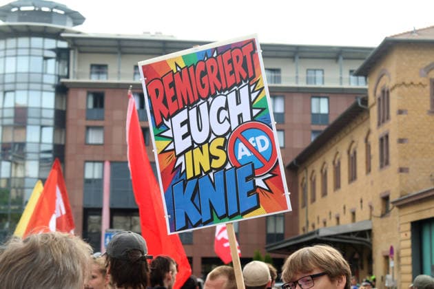 Erfurt, 04.07.2026 Gegendemonstration gegen den Bundesparteitag der AfD in Erfurt *** Erfurt, July 4, 2026: Counter-demonstration against the AfD’s national party convention in Erfurt Copyright: xMatthiasxGränzdörferx