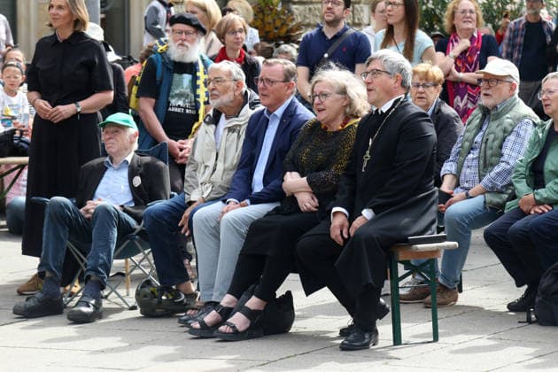 Erfurt, 04.07.2026 Bundestags Vizepräsident Bodo Ramelow (die Linke) und Dorothea Dorothea Marx (SPD) auf der Gegendemonstration gegen den Bundesparteitag der AfD in Erfurt *** Erfurt, July 4, 2026: Bodo Ramelow, Vice President of the Bundestag from The Left, and Dorothea Marx of the SPD at the counter-demonstration against the AfD’s national party convention in Erfurt Copyright: xMatthiasxGränzdörferx