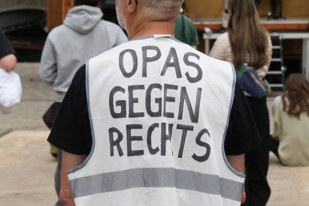 Erfurt, 04.07.2026 Gegendemonstration gegen den Bundesparteitag der AfD in Erfurt *** Erfurt, July 4, 2026: Counter-demonstration against the AfD’s national party convention in Erfurt Copyright: xMatthiasxGränzdörferx
