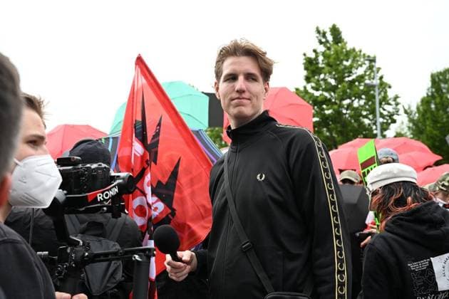 News Bilder des Tages Erfurter AfD Parteitag 2026 ** NUR FÜR REDAKTIONELLE ZWECKE ** EDITORIAL USE ONLY **<p>Erfurt AfD Parteitag 04.07.2026 - Mehrere tausend Teilnehmer bei der DGB Demonstration auf dem Parkplatz der Erfurter Messe nahe des Tagungsort des AfD Parteitags mit Redebeiträgen auf der Bühne des DGB. im Bild: < p> Marco Schmidt Thüringen Germany Erfurt Copyright: MarcoxSchmidt *** 2026 AfD Party Convention in Erfurt ** FOR EDITORIAL PURPOSES ONLY ** EDITORIAL USE ONLY ** p Erfurt AfD Party Convention, July 4, 2026. Several thousand participants at the DGB demonstration in the parking lot of the Erfurt Trade Fair grounds near the venue of the AfD Party Convention, with speeches taking place on the DGB stage, as seen in the photo. p Marco Schmidt, Th Copyright: MarcoxSchmidt doc86khoj00zd4e0l411vd2 ,EDITORIAL USE ONLY