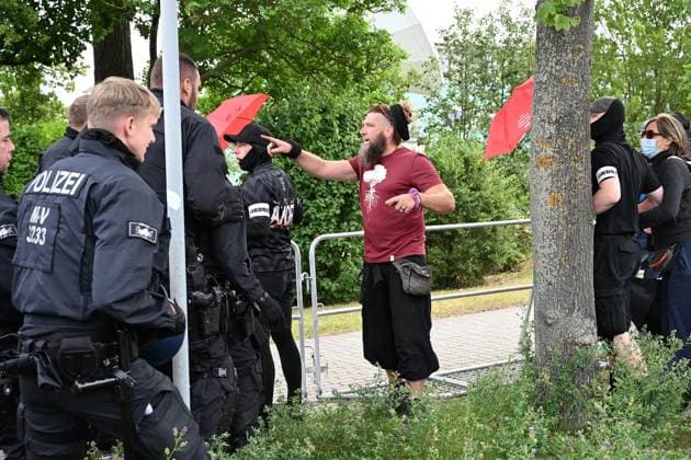 Erfurter AfD Parteitag 2026 ** NUR FÜR REDAKTIONELLE ZWECKE ** EDITORIAL USE ONLY **<p>Erfurt AfD Parteitag 04.07.2026 - Mehrere tausend Teilnehmer bei der DGB Demonstration auf dem Parkplatz der Erfurter Messe nahe des Tagungsort des AfD Parteitags mit Redebeiträgen auf der Bühne des DGB. im Bild: < p> Marco Schmidt Thüringen Germany Erfurt Copyright: MarcoxSchmidt *** 2026 AfD Party Convention in Erfurt ** FOR EDITORIAL PURPOSES ONLY ** EDITORIAL USE ONLY ** p Erfurt AfD Party Convention, July 4, 2026. Several thousand participants at the DGB demonstration in the parking lot of the Erfurt Trade Fair grounds near the venue of the AfD Party Convention, with speeches taking place on the DGB stage, as seen in the photo. p Marco Schmidt, Th Copyright: MarcoxSchmidt doc86khqdelvhg55j2hoie ,EDITORIAL USE ONLY