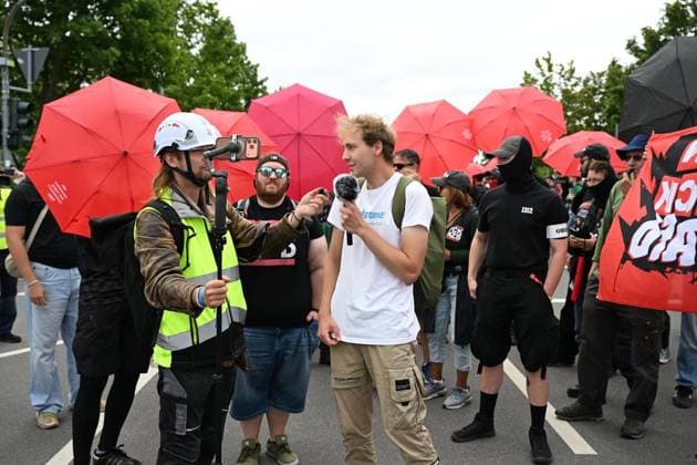 Erfurter AfD Parteitag 2026 ** NUR FÜR REDAKTIONELLE ZWECKE ** EDITORIAL USE ONLY **<p>Erfurt AfD Parteitag 04.07.2026 - Mehrere tausend Teilnehmer bei der DGB Demonstration auf dem Parkplatz der Erfurter Messe nahe des Tagungsort des AfD Parteitags mit Redebeiträgen auf der Bühne des DGB. im Bild: < p> Marco Schmidt Thüringen Germany Erfurt Copyright: MarcoxSchmidt *** 2026 AfD Party Convention in Erfurt ** FOR EDITORIAL PURPOSES ONLY ** EDITORIAL USE ONLY ** p Erfurt AfD Party Convention, July 4, 2026. Several thousand participants at the DGB demonstration in the parking lot of the Erfurt Trade Fair grounds near the venue of the AfD Party Convention, with speeches taking place on the DGB stage, as seen in the photo. p Marco Schmidt, Th Copyright: MarcoxSchmidt doc86khrcxfuiq15ltzq1v6z ,EDITORIAL USE ONLY