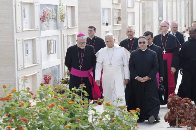 Pope Leo XIV visits the Southern Italian island of Lampedusa LAMPEDUSA, ITALY - JULY 04: Pope Leo XIV pays homage to the graves of migrants at the cemetery of Lampedusa, Italy, on July 04, 2026. Riccardo De Luca Anadolu Lampedusa Italy. Editorial use only. Please get in touch for any other usage.  Copyright: x2026xAnadoluxRiccardoxDexLucax