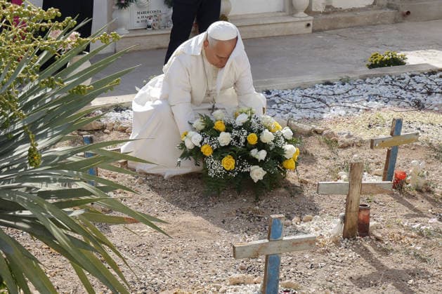 Pope Leo XIV visits the Southern Italian island of Lampedusa LAMPEDUSA, ITALY - JULY 04: Pope Leo XIV pays homage to the graves of migrants at the cemetery of Lampedusa, Italy, on July 04, 2026. Riccardo De Luca Anadolu Lampedusa Italy. Editorial use only. Please get in touch for any other usage.  Copyright: x2026xAnadoluxRiccardoxDexLucax
