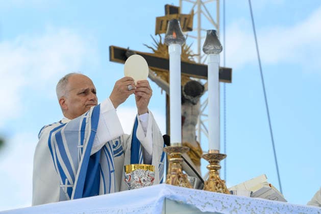 LAMPEDUSA -POPE LEON XIV STOP AT THE FAVALORO PIER BLESSING OF THE PLAQUE NAMING THE PIER AFTER POPE FRANCIS AND HOLY MASS July 4, 2026 ITALY REL - July 4, 2026 Pastoral Visit to Lampedusa - Pope Leo XIV Stop at the Favaloro Pier: blessing of the plaque naming the pier after Pope Francis and Holy Mass EDITORIAL USE ONLY - NO BOOKS Copyright: xVATICANxMEDIAx xCatholicxPressxPhotox