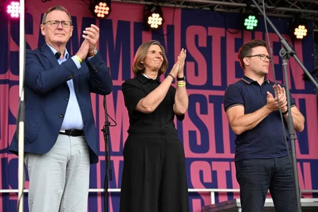 Erfurter AfD Parteitag 2026 ** NUR FÜR REDAKTIONELLE ZWECKE ** EDITORIAL USE ONLY **<p>Erfurt AfD Parteitag 04.07.2026 - Mehrere tausend Teilnehmer bei der DGB Demonstration auf dem Parkplatz der Erfurter Messe nahe des Tagungsort des AfD Parteitags mit Redebeiträgen auf der Bühne des DGB. im Bild: Bodo Ramelox Katrin Göring-Eckardt und Carsten Schneider und Innenminister Georg Maier auf der DGB Kundgebung Messeparkplatz< p> Marco Schmidt Thüringen Germany Erfurt Copyright: MarcoxSchmidt *** 2026 AfD Party Convention in Erfurt ** FOR EDITORIAL PURPOSES ONLY ** EDITORIAL USE ONLY ** p Erfurt AfD Party Convention July 4, 2026 Several thousand participants at the DGB demonstration in the Erfurt Trade Fair parking lot near the venue of the Copyright: MarcoxSchmidt doc86kih7v0iupsndpoff ,EDITORIAL USE ONLY