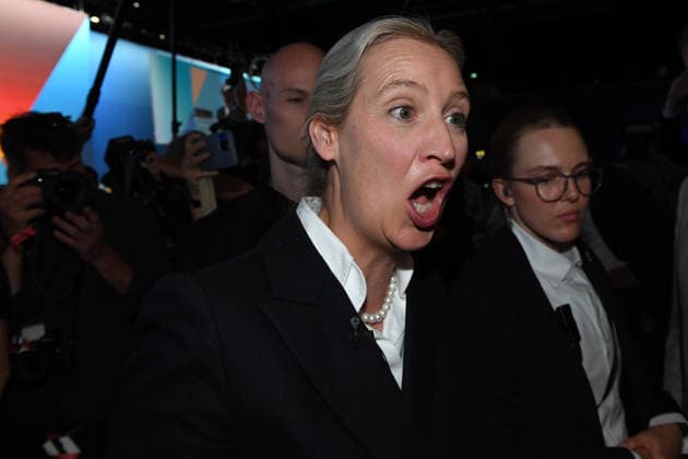 News Themen der Woche KW27 News Bilder des Tages 17. Bundesparteitag der Alternative für Deutschland am 04.07.2026 in der Messe Erfurt in Erfurt Dr. Alice Weidel ( Bundessprecherin und Kanzlerkandidatin AfD ) nach ihrer Wiederwahl *** 17th Federal Party Convention of the Alternative for Germany on July 4, 2026, at the Erfurt Exhibition Center in Erfurt; Dr. Alice Weidel, AfD Federal Spokesperson and candidate for chancellor, following her reelection xRx