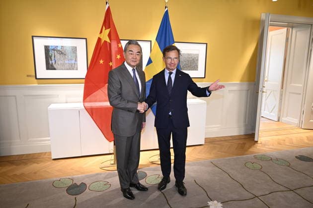STOCKHOLM, SWEDEN 20260704 China s Foreign Minister Wang Yi is wlcomed by Sweden s Prime Minister Ulf Kristersson at the Government headquarters in Stockholm, Sweden July 04 2026 for a bilateral meeting. STOCKHOLM SWEDEN x10070x *** STOCKHOLM, SWEDEN, July 4, 2026—China’s Foreign Minister Wang Yi is welcomed by Sweden’s Prime Minister Ulf Kristersson at the Government headquarters in Stockholm, Sweden, on July 4, 2026, for a bilateral meeting. STOCKHOLM, SWEDEN x10070x  Copyright: xJessicaxGow TTx CHINESE FOREIGN MINISTER WANG YI IN STOCKHOLM ctoyUG8U7_8
