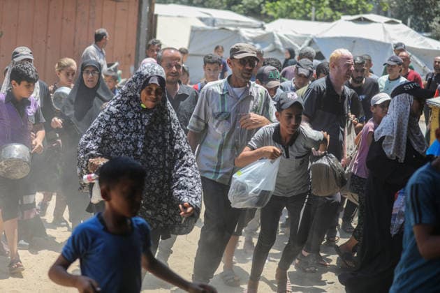 Hot meals distributed to Palestinians in Gaza under Israeli attacks NUSEIRAT, GAZA, PALESTINE - JULY 4: Palestinians, including children, rush toward a food distribution point carrying empty pots and containers in the Nuseirat refugee camp in central Gaza on July 4, 2026. Food shortages continue across the Gaza Strip as Israeli blockade and restrictions on the entry of humanitarian aid persist. Hassan Jedi Anadolu Nuseirat Gaza. Editorial use only. Please get in touch for any other usage.  Copyright: x2026xAnadoluxHassanxJedix