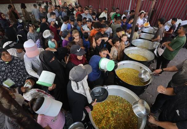 Hot meals distributed to Palestinians in Gaza under Israeli attacks NUSEIRAT, GAZA, PALESTINE - JULY 4: Palestinians, including children, gather to receive hot meals at a food distribution point in the Nuseirat refugee camp in central Gaza on July 4, 2026. Food shortages continue across the Gaza Strip as Israeli blockade and restrictions on the entry of humanitarian aid persist. Hassan Jedi Anadolu Nuseirat Gaza. Editorial use only. Please get in touch for any other usage.  Copyright: x2026xAnadoluxHassanxJedix
