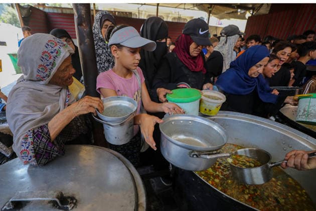 Hot meals distributed to Palestinians in Gaza under Israeli attacks NUSEIRAT, GAZA, PALESTINE - JULY 4: Palestinians, including children, gather to receive hot meals at a food distribution point in the Nuseirat refugee camp in central Gaza on July 4, 2026. Food shortages continue across the Gaza Strip as Israeli blockade and restrictions on the entry of humanitarian aid persist. Hassan Jedi Anadolu Nuseirat Gaza. Editorial use only. Please get in touch for any other usage.  Copyright: x2026xAnadoluxHassanxJedix