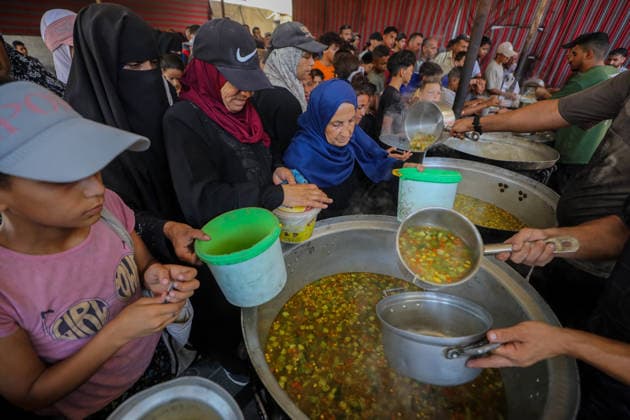 Hot meals distributed to Palestinians in Gaza under Israeli attacks NUSEIRAT, GAZA, PALESTINE - JULY 4: Palestinians, including children, gather to receive hot meals at a food distribution point in the Nuseirat refugee camp in central Gaza on July 4, 2026. Food shortages continue across the Gaza Strip as Israeli blockade and restrictions on the entry of humanitarian aid persist. Hassan Jedi Anadolu Nuseirat Gaza. Editorial use only. Please get in touch for any other usage.  Copyright: x2026xAnadoluxHassanxJedix