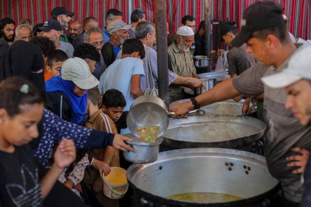 Hot meals distributed to Palestinians in Gaza under Israeli attacks NUSEIRAT, GAZA, PALESTINE - JULY 4: Palestinians, including children, gather to receive hot meals at a food distribution point in the Nuseirat refugee camp in central Gaza on July 4, 2026. Food shortages continue across the Gaza Strip as Israeli blockade and restrictions on the entry of humanitarian aid persist. Hassan Jedi Anadolu Nuseirat Gaza. Editorial use only. Please get in touch for any other usage.  Copyright: x2026xAnadoluxHassanxJedix