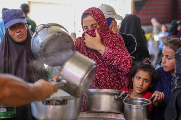Hot meals distributed to Palestinians in Gaza under Israeli attacks NUSEIRAT, GAZA, PALESTINE - JULY 4: Palestinians, including children, gather to receive hot meals at a food distribution point in the Nuseirat refugee camp in central Gaza on July 4, 2026. Food shortages continue across the Gaza Strip as Israeli blockade and restrictions on the entry of humanitarian aid persist. Hassan Jedi Anadolu Nuseirat Gaza. Editorial use only. Please get in touch for any other usage.  Copyright: x2026xAnadoluxHassanxJedix