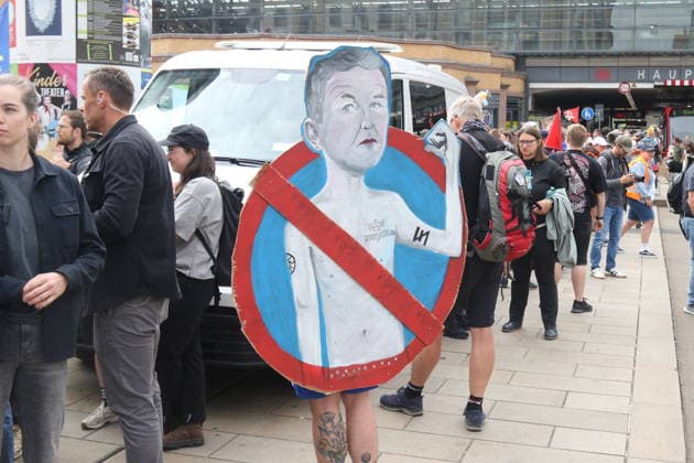 Demonstration gegen den Bundesparteitag der AfD in Erfurt. Erfurt, 04.07.2026. An diesem Wochenende findet in Erfurt eine der größten Demonstrationen des Jahres statt, bei der zehntausende Menschen gegen den zeitgleich stattfindenden AfD-Bundesparteitag auf die Straße gehen. Unter den zahlreichen Demonstrierenden und Rednern des breiten zivilgesellschaftlichen Bündnisses befinden sich namhafte Spitzenpolitiker aus der Bundes- und Landespolitik, die ein starkes Zeichen für Demokratie und Vielfalt setzen. *** Demonstration Against the AfD National Party Convention in Erfurt Erfurt, July 4, 2026 This weekend, one of the largest demonstrations of the year is taking place in Erfurt, with tens of thousands of people taking to the street Copyright: xAgenturxMatthiasxWehnertx xM.xGränzdörferx
