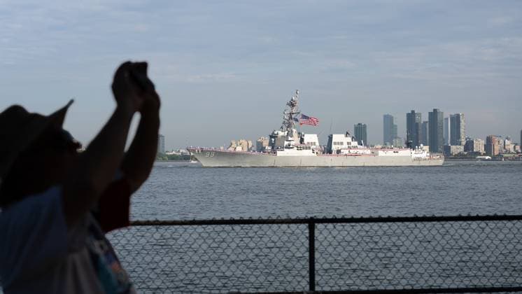 RECORD DATE NOT STATED USS Farragut (DDG-99) Passes Manhattan and the Statue of Liberty Ahead of America s 250th Anniversary Celebration (NEW) USS Farragut (DDG-99) Passes Manhattan and the Statue of Liberty Ahead of America s 250th Anniversary Celebration. July 4, 2026, Governors Island, New York, USA. The USS Farragut (DDG-99), an Arleigh Burke-class guided-missile destroyer of the U.S. Navy, sailed past the Manhattan skyline and the Statue of Liberty as part of activities leading up to the celebration of the 250th anniversary of the United States. Credit: Jorge Estrellado Thenews2(Foto: Jorge Estrellado Thenews2 imago images) USS Farragut (DDG-99) Passes Manhattan and the Statue of Liberty Ahead of America s 250th Anniversary Celebration  Copyright: xJorgexEstrelladox
