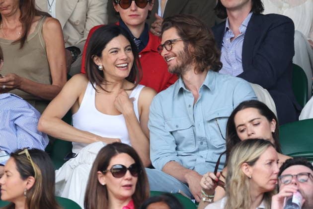 Entertainment Bilder des Tages . 04 07 2026. London, United Kingdom. Celebrities including Andrew Garfield and Monica Barbaro in the crowd on Centre Court on day six of the Wimbledon Tennis Championships in London.  xStephenxLockx xi-Imagesx IIM-26882-0046