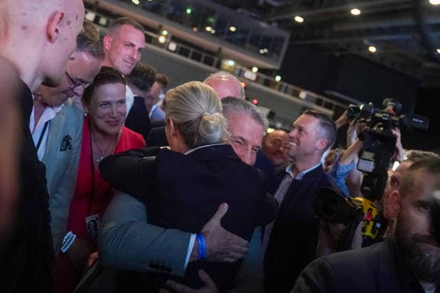 Erfurt Alice Weidel empfaengt unmittelbar nach ihrer Wiederwahl zur Bundessprecherin der AfD zahlreiche Glueckwuensche Alice Weidel empfaengt unmittelbar nach ihrer Wiederwahl zur Bundessprecherin der AfD zahlreiche Glueckwuensche am 04.07.2026 auf dem Bundesparteitag der Alternative fuer Deutschland in Erfurt, Alice Weidel empfaengt unmittelbar nach ihrer Wiederwahl zur Bundessprecherin der AfD zahlreiche Glueckwuensche, *** Erfurt: Alice Weidel Receives Numerous Congratulations Immediately After Her Re-election as Federal Spokesperson for the AfD Alice Weidel receives numerous congratulations immediately after her re-election as federal spokesperson for the AfD on July 4, 2026, at the federal party convention of Alternative for Germany Copyright: xEibner-Pressefoto PiaxSchindlerx EP_PSR