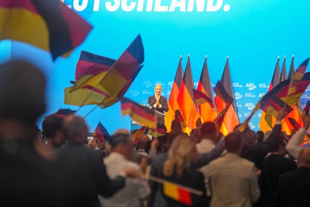 Erfurt Alice Weidel dankt den Delegierten nach ihrer Bewerbungsrede zur Wiederwahl als Bundessprecherin der AfD Alice Weidel dankt den Delegierten nach ihrer Bewerbungsrede zur Wiederwahl als Bundessprecherin der AfD am 04.07.2026 auf dem Bundesparteitag der Alternative fuer Deutschland in Erfurt, Alice Weidel dankt den Delegierten nach ihrer Bewerbungsrede zur Wiederwahl als Bundessprecherin der AfD, *** Erfurt: Alice Weidel thanks the delegates after her campaign speech for reelection as federal spokesperson of the AfD. Alice Weidel thanks the delegates after her campaign speech for reelection as federal spokesperson of the AfD on July 4, 2026, at the federal party convention of Alternative for Germany in Erfurt, Alice Weidel thanks th Copyright: xEibner-Pressefoto PiaxSchindlerx EP_PSR