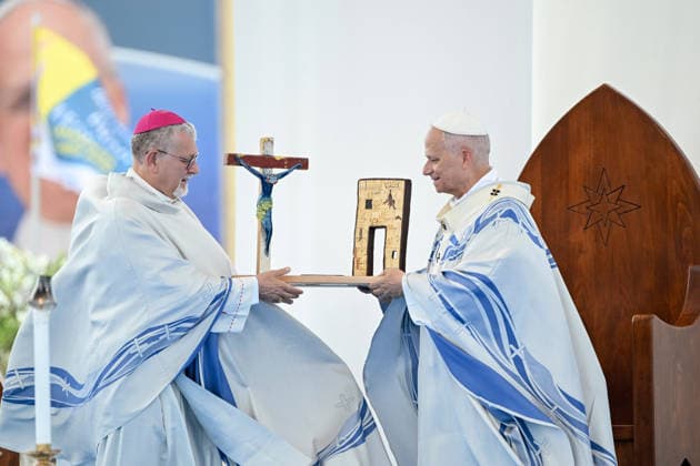 Pope Leo XIV visits the Southern Italian island of Lampedusa LAMPEDUSA, ITALY - JULY 04: Alessandro Damiano, Archbishop of Agrigento (L) seen giving a sculpture representing the Door of Europe and a cross to Pope Leo XIV (R) in Lampedusa, Italy, on July 04, 2026. Pope Leo XIV arrived in Lampedusa to rise attention to the migrant issue and the unique position of the island. During his visit he met with a group of migrants, accompanied by the Red Cross at Favaloro Pier, inaugurating a new plaque with the new name of the Pier dedicated to Pope Francis. Later nearly 4000 people gathered in the sport field to attend the homily celebrated by the Pope. Valeria Ferraro Anadolu Lampedusa Italy. Editorial use only. Please get in touch for any other  Copyright: x2026xAnadoluxValeriaxFerrarox