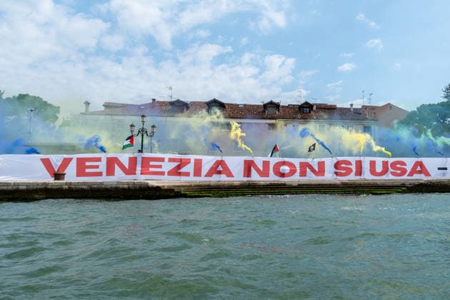 Reportage - Protest against U.S.A ambassador Tilman J. Fertitta and Donald Trump Protesters unfurl a banner against the arrival of U.S. Ambassador Tilman J. Fertitta, scheduled for July 17. Venice, Italy, 04 07 2026 during Protest against U.S.A ambassador Tilman J. Fertitta and Donald Trump, Reportage in Venice, Italy, July 04 2026 Venice Venice Biennale Italy Copyright: xLeonardoxGaravagliax xLiveMediax LPN_2549186