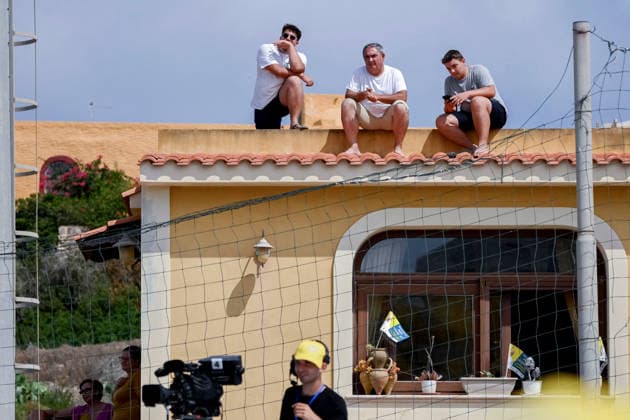 Pope Leo XIV visits the Southern Italian island of Lampedusa LAMPEDUSA, ITALY - JULY 04: Local people seen watching the homily from a roof in Lampedusa, Italy, on July 04, 2026. Pope Leo XIV arrived in Lampedusa to rise attention to the migrant issue and the unique position of the island. During his visit he met with a group of migrants, accompanied by the Red Cross at Favaloro Pier, inaugurating a new plaque with the new name of the Pier dedicated to Pope Francis. Later nearly 4000 people gathered in the sport field to attend the homily celebrated by the Pope. Valeria Ferraro Anadolu Lampedusa Italy. Editorial use only. Please get in touch for any other usage.  Copyright: x2026xAnadoluxValeriaxFerrarox