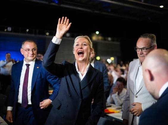 AFD - BUNDESPARTEITAG 2026 IN DER MESSE ERFURT ** NUR FÜR REDAKTIONELLE ZWECKE ** EDITORIAL USE ONLY **<p>04 07 2026-Erfurt: Bundesparteitag der AfD (Alternative für Deutschland) Auf dem Parteitag soll unter anderem der Bundesvorstand der AfD neu gewählt werden. im Foto: Alice Weidel, Bundesvorsitzende und Fraktionsvorsitzende der AfD nach ihrer erneuten Wahl zur Bundesvorsitzenden. ( Deutschland Thueringen Erfurt Copyright: SaschaxFromm *** AFD NATIONAL PARTY CONVENTION 2026 AT THE ERFURT EXHIBITION CENTER ** FOR EDITORIAL PURPOSES ONLY ** EDITORIAL USE ONLY ** July 4, 2026 Erfurt Federal Party Convention of the AfD (Alternative for Germany) Among other things, the AfD’s Federal Executive Board is to be re-elected at the party co Copyright: SaschaxFromm doc86kkmktz14ovqxwgoie ,EDITORIAL USE ONLY
