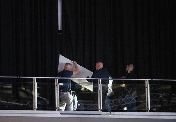AFD - BUNDESPARTEITAG 2026 IN DER MESSE ERFURT ** NUR FÜR REDAKTIONELLE ZWECKE ** EDITORIAL USE ONLY **<p>04 07 2026-Erfurt: Bundesparteitag der AfD (Alternative für Deutschland) im Foto: Techniker und Polizeikräfte bei der Suche einer Quelle einer akustischen Störaktion. ( Deutschland Thueringen Erfurt Copyright: SaschaxFromm *** AFD NATIONAL PARTY CONVENTION 2026 AT THE ERFURT EXHIBITION CENTER ** FOR EDITORIAL USE ONLY ** EDITORIAL USE ONLY ** July 4, 2026 Erfurt Federal Party Convention of the AfD (Alternative for Germany) in the photo: Technicians and police officers searching for the source of an acoustic disruption Germany Thuringia Erfurt Copyright SaschaxFromm Copyright: SaschaxFromm doc86kkmoy9xzo1l3cnmoie ,EDITORIAL USE ONLY