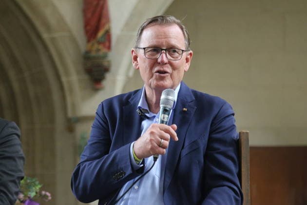 Erfurt, 04.07.2026 Gegendemonstration gegen den Bundesparteitag der AfD in Erfurt- Predigerkirche eine Podiumsdiskussion zum Aufruf Erfurt - Stadt der Freiheit, der Verantwortung und der Demokratie. Bundestagsvizepräsident Bodo Ramelow, *** Erfurt, July 4, 2026: Counter-demonstration against the AfD’s federal party convention in Erfurt; a panel discussion at the Predigerkirche on the Erfurt: City of Freedom, Responsibility, and Democracy initiative; Bodo Ramelow, Vice President of the Bundestag, Copyright: xMatthiasxGränzdörferx