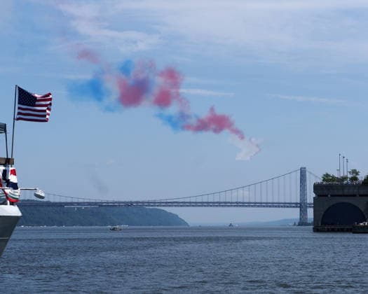 July 4, 2026, New York City, New York, USA: The Patrouille de France perform a flyover during the Sail4th 250 Tall Ships Parade along the Hudson River in New York on 04 July 2026. New York Harbor is welcoming more than 40 tall ships to mark the nation s 250th anniversary New York City USA  - ZUMAr334 20260704_znp_r334_026 Copyright: xDebraxL.xRothenbergx