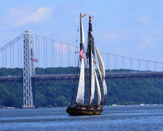 July 4, 2026, New York City, New York, USA: The International Parade of Sail sails up the Hudson River on 04 July 2026 in New York City. Billed as the largest maritime gathering in U.S. history, hundreds of ships and boats are participating in the days-long event to celebrate the nation s 250th anniversary. New York City USA - ZUMAr334 20260704_znp_r334_040 Copyright: xDebraxL.xRothenbergx