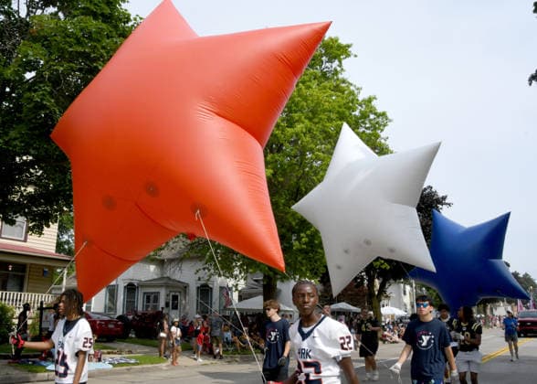 July 4, 2026, Racine, Wisconsin, USA: Star balloons are carried in the parade as Racine, Wisconsin hosted its 90th annual 4th of July parade on Main Street July 4, 2026.The theme was Ã¢â‚¬oeHappy 250 America. Racine USA  - ZUMAh154 20260704_znp_h154_003 Copyright: xMarkxHertzbergx