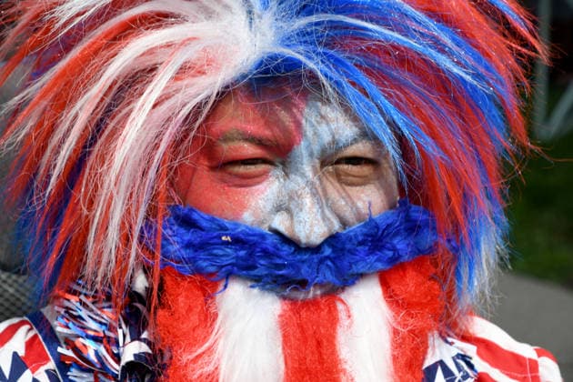 News Bilder des Tages July 4, 2026, Racine, Wisconsin, USA: JOHN UPCHURCH is made up patriotically as Racine, Wisconsin hosts its 90th annual 4th of July parade on Main Street July 4, 2026.The theme was Ã¢â‚¬oeHappy 250 America. Racine USA  - ZUMAh154 20260704_znp_h154_005 Copyright: xMarkxHertzbergx