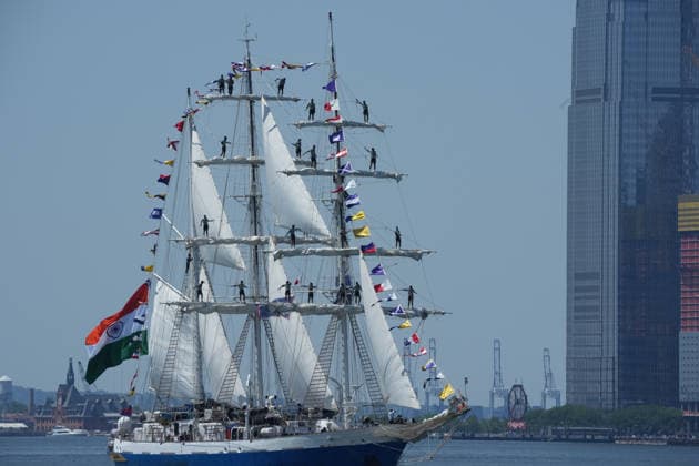 July 4, 2026, New Yok, New York, USA: Sailors stand in the masts of India s INS Sudarshini, a 177-foot three-masted barque, homeported in Kochi, Kerala, India, during a celebration of America s 250th birthday, a parade of tall ships sail into New York Harbor and up the Hudson River on July 4th, 2026 in New York. New Yok USA  - ZUMAb148 20260704_zap_b148_008 Copyright: xBryanxSmithx