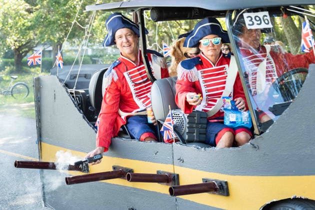 July 4, 2026, Sullivans Island, Sc, United States of America: A British naval ship themed golf cart float from the Battle of Sullivans Island, takes part in the annual Bicycle and Golf cart parade celebrating the 250th Independence Day, July 4, 2026 in Sullivans Island, South Carolina. Like most of the nation, South Carolina is under a heat dome with dangerously hot, humid weather. Sullivans Island United States of America  - ZUMAe02_ 20260704_zaf_e02_011 Copyright: xRichardxEllisx