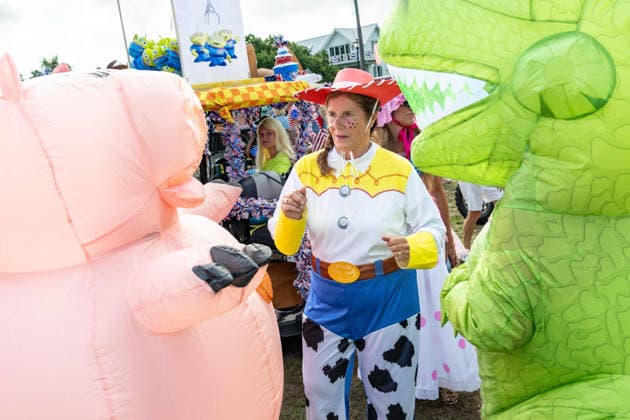 July 4, 2026, Sullivans Island, Sc, United States of America: Wearing a Ã¢â‚¬ËœToy StoryÃ¢â‚¬â ¢ costume, a woman speaks with her team before the start of the annual Bicycle and Golf cart parade celebrating the 250th Independence Day, July 4, 2026 in Sullivans Island, South Carolina. Like most of the nation, South Carolina is under a heat dome with dangerously hot, humid weather. Sullivans Island United States of America  - ZUMAe02_ 20260704_zaf_e02_023 Copyright: xRichardxEllisx