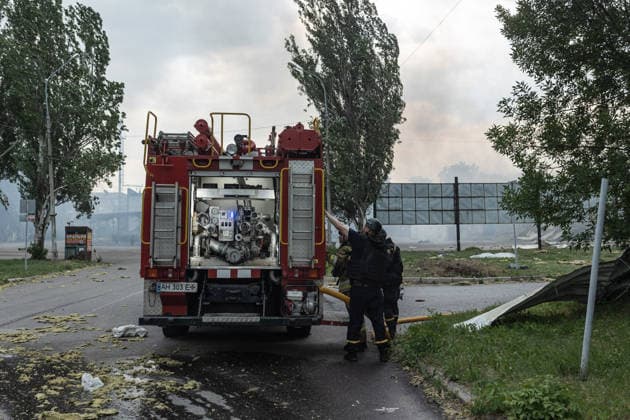 Russian air strike in Kramatorsk KRAMATORSK, UKRAINE - JULY 04: Firefighters operate in the area where a supermarket got destroyed following a Russian air strike in Kramatorsk, Ukraine, on July 04, 2026. Diego Herrera Carcedo Anadolu Kramatorsk Ukraine. Editorial use only. Please get in touch for any other usage.  Copyright: x2026xAnadoluxDiegoxHerreraxCarcedox