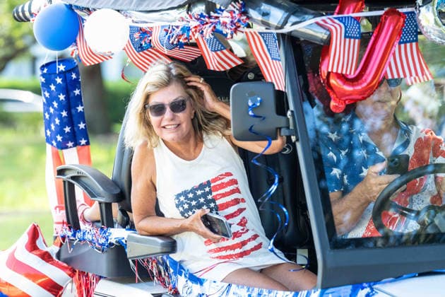 July 4, 2026, Sullivans Island, Sc, United States of America: A patriotic golf cart float celebrating the USA takes part in the annual Bicycle and Golf cart parade celebrating the 250th Independence Day, July 4, 2026 in Sullivans Island, South Carolina. Like most of the nation, South Carolina is under a heat dome with dangerously hot, humid weather. Sullivans Island United States of America - ZUMAe02_ 20260704_zaf_e02_001 Copyright: xRichardxEllisx