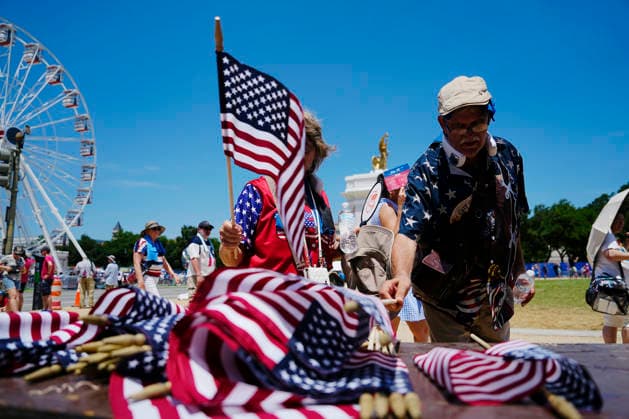 Visitors to the Great American State Fair on the National Mall pick out flags to celebrate America s 250th anniversary in Washington DC on Saturday, July 4, 2026.  WAP20260704501 BONNIExCASH
