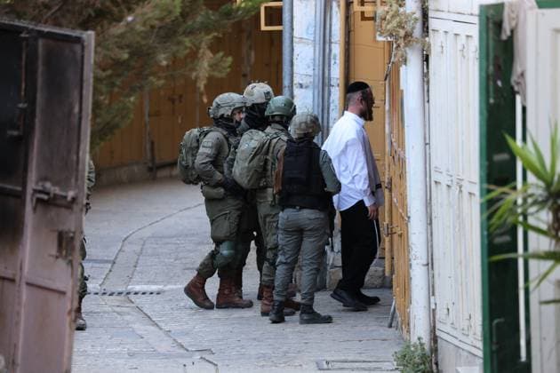 HEBRON, WEST BANK JULY 4, 2026: Israeli settlers enter the Old City of Hebron under the protection of Israeli security forces during a weekly organized visit. The visits, which take place under military escort, are opposed by many Palestinian residents and are a recurring source of tension in the city. HEBRON Palestine, State of Copyright: x xMosabxshawerx xJNAxPressx