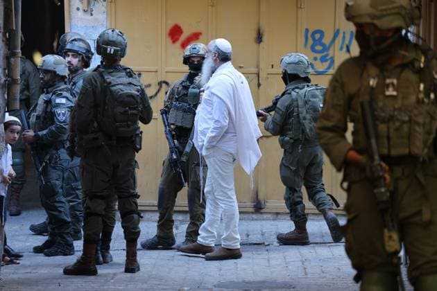 HEBRON, WEST BANK JULY 4, 2026: Israeli settlers enter the Old City of Hebron under the protection of Israeli security forces during a weekly organized visit. The visits, which take place under military escort, are opposed by many Palestinian residents and are a recurring source of tension in the city. HEBRON Palestine, State of Copyright: x xMosabxshawerx xJNAxPressx