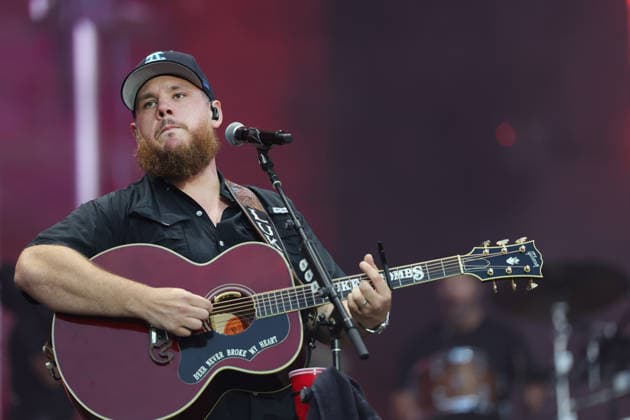 American country singer Luke Combs performs at Ullevi in Gothenburg, Sweden July 4, 2026. GÖTEBORG SWEDEN x9200x *** American country singer Luke Combs performs at Ullevi in Gothenburg, Sweden, on July 4, 2026 GÖTEBORG SWEDEN x9200x  Copyright: xAdamxIhse TTx LUKE COMBS AT ULLEVI rsoYH0PhaAQ