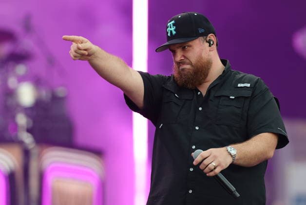 American country singer Luke Combs performs at Ullevi in Gothenburg, Sweden July 4, 2026. GÖTEBORG SWEDEN x9200x *** American country singer Luke Combs performs at Ullevi in Gothenburg, Sweden, on July 4, 2026 GÖTEBORG SWEDEN x9200x  Copyright: xAdamxIhse TTx LUKE COMBS AT ULLEVI RVCWEZinl-4