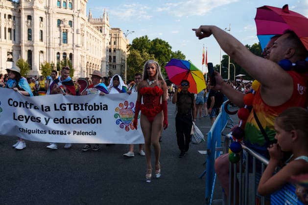 2026 National LGBTI Pride Parade in Madrid The atmosphere on the streets of Madrid during the 2026 National LGBTI Pride Parade on July 4, 2026, in Madrid, Spain. The 2026 National Pride Parade, under the slogan Take to the Streets with Pride: Dissent and Resistance, demands a National Pact against hate speech, the effective implementation of LGBTQ+ and trans laws, the criminalization of conversion therapies with prison sentences, and the recognition of non-binary and intersex people. JULY 4, 2026 PARADE Madrid, Madrid, Spain  Copyright: xMatiasxChiofalox 7644771
