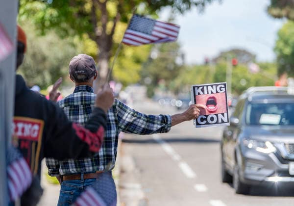 July 4, 2026, Santa Barbara, California, USA: Protestors gather to denouce President Trump and his administration on the nation s 250th anniversary of the Declaration of Independence. Santa Barbara USA  - ZUMAh13_ 20260704_zaf_h13_001 Copyright: xPJxHellerx