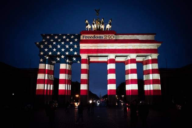 Berlin, 250 Jahre USA - Brandenburger Tor wird angestrahlt 250 Jahre USA - Brandenburger Tor wird am 04.07.2026 in Berlin angestrahlt. Berlin Berlin Deutschland *** Berlin, 250 Years of the USA: The Brandenburg Gate Will Be Illuminated 250 Years of the USA: The Brandenburg Gate will be illuminated on July 4, 2026, in Berlin Berlin Berlin Germany