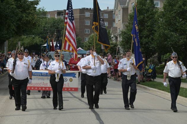 4th of July Parade in Des Plaines, Illinois DES PLAINES, ILLINOIS - JULY 4: A general view shows crowds gathering along the parade route during the annual Independence Day celebration on July 4, 2026 in Des Plaines, Illinois. Jacek Boczarski Anadolu Illinois United States. Editorial use only. Please get in touch for any other usage.  Copyright: x2026xAnadoluxJacekxBoczarskix