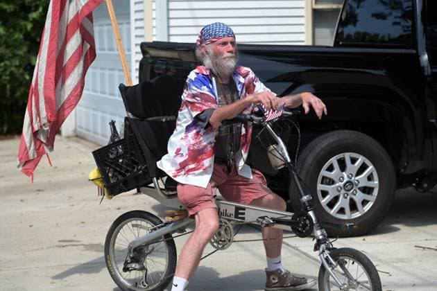 4th of July Parade in Des Plaines, Illinois DES PLAINES, ILLINOIS - JULY 04: Spectators dressed in patriotic attire watch the annual Independence Day parade on July 4, 2026 in Des Plaines, Illinois. The community gathered along the parade route to celebrate the United States Semiquincentennial, marking 250 years of independence. Jacek Boczarski Anadolu Illinois United States. Editorial use only. Please get in touch for any other usage.  Copyright: x2026xAnadoluxJacekxBoczarskix
