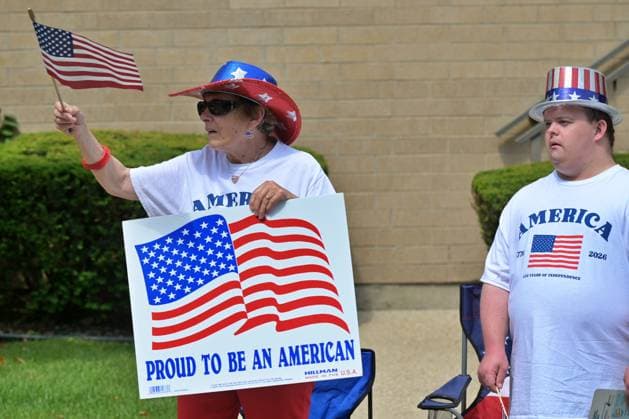 4th of July Parade in Des Plaines, Illinois DES PLAINES, ILLINOIS - JULY 04: Spectators dressed in patriotic attire watch the annual Independence Day parade on July 4, 2026 in Des Plaines, Illinois. The community gathered along the parade route to celebrate the United States Semiquincentennial, marking 250 years of independence. Jacek Boczarski Anadolu Illinois United States. Editorial use only. Please get in touch for any other usage.  Copyright: x2026xAnadoluxJacekxBoczarskix