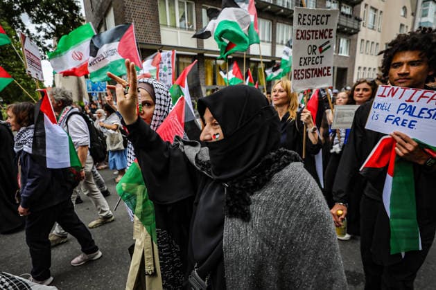 July 4, 2026, Berlin, Berlin, Germany: Berlin, Germany, July 4, 2026: Demonstrators take part in a pro-Palestinian march through central Berlin calling for an end to the war in Gaza, protection of medical workers, and the release of detained Palestinian doctor Hussam Abu Safiya. Participants carried Palestinian flags, banners and photographs during the demonstration. ZUMA Press Wire. Berlin Germany - ZUMAa268 20260704_zip_a268_006 Copyright: xAbdelrahmanxAlkahloutx